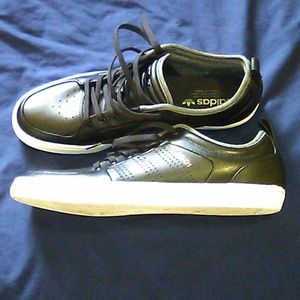 2 $20 items for $30 Men's Adidas AR-D1 Sneakers